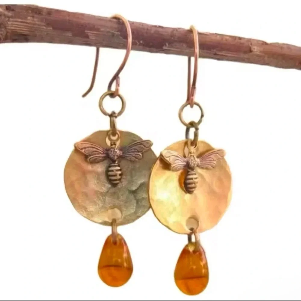 Vintage Gothic Copper Bumble Bee Earrings - Picture 6 of 10